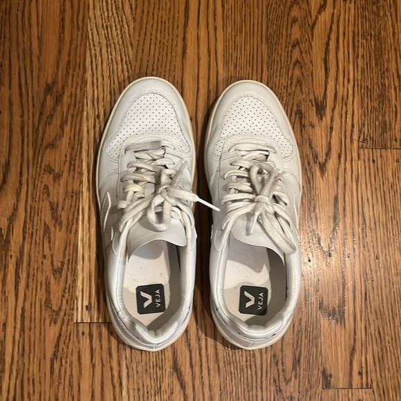 Veja Shoes - Picture 3 of 10